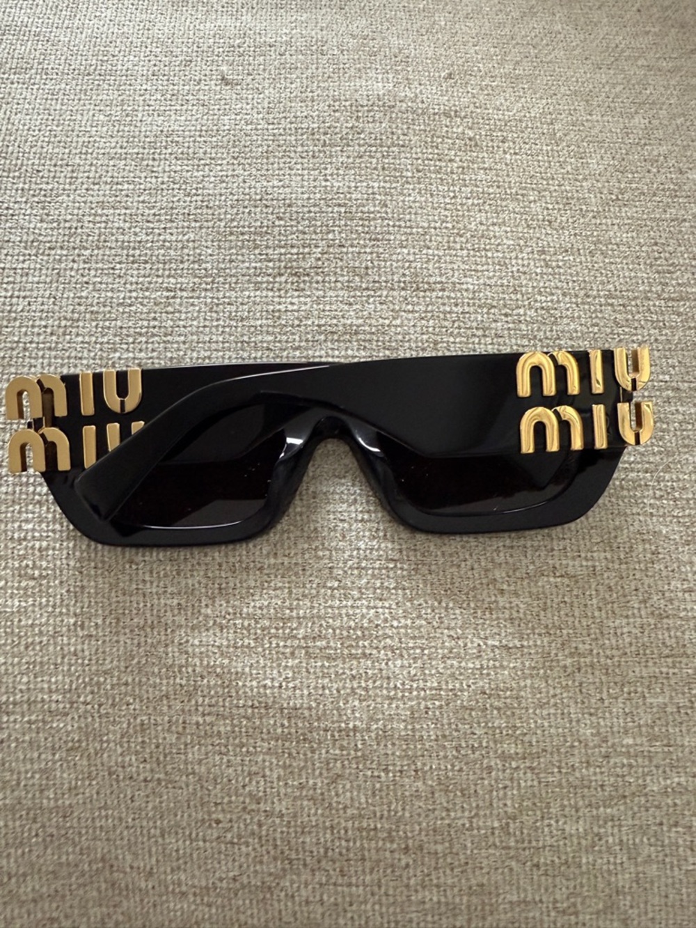 Miu Miu sunglasses 09w with its case